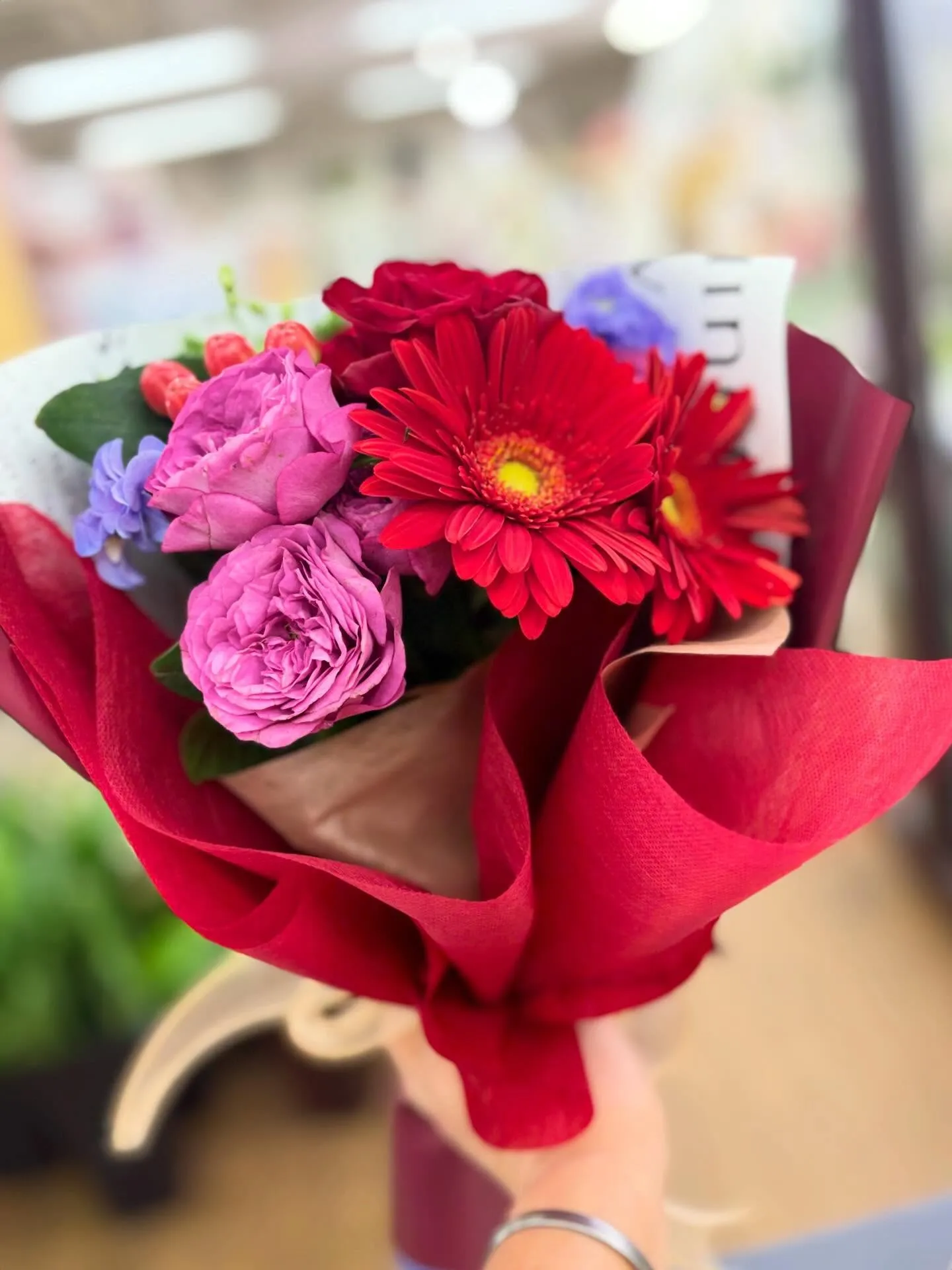 お祝いの気持ちを花に込めてෆ˚*
