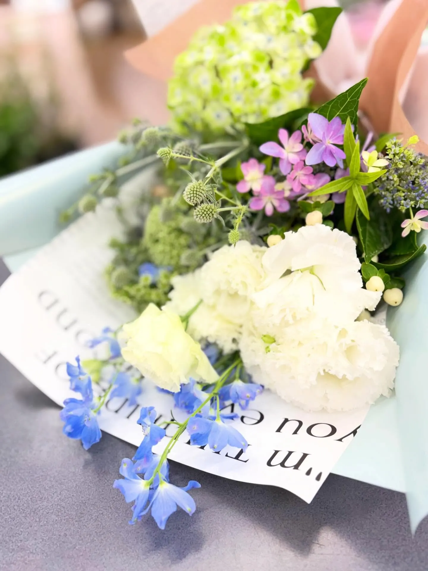 爽やかなブルーとグリーンに優しい紫陽花の彩りを添えた初夏のブ...